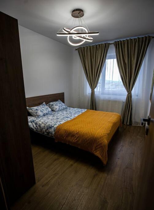 Sunrise Apartment Орадя Экстерьер фото